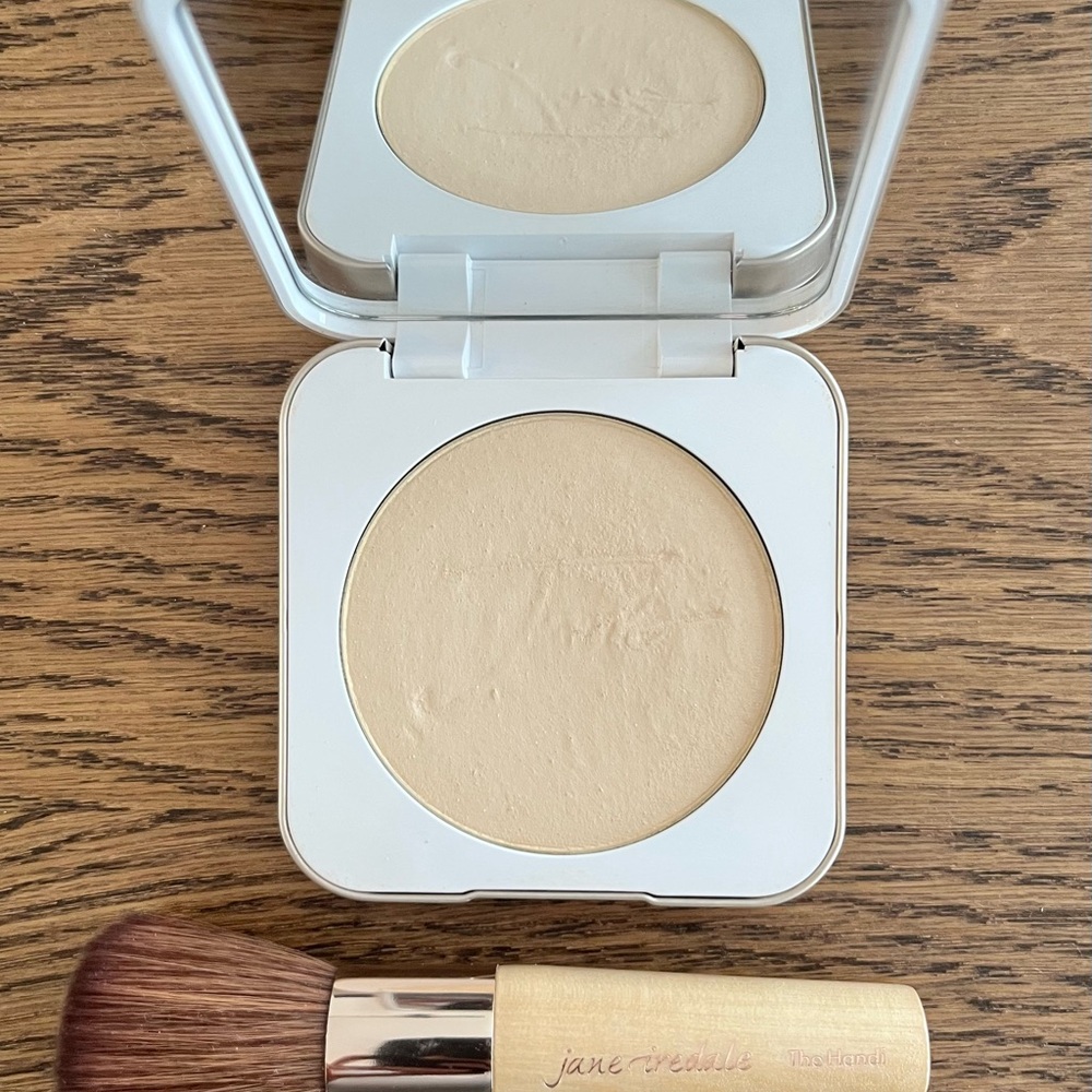 Jane Iredale PurePressed Base Mineral Foundation with Refillable Compact